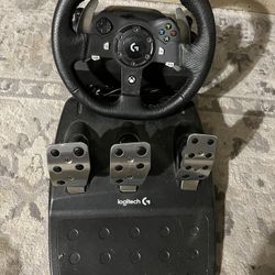 Logitech G920 Driving Force Racing Wheel & Floor Pedals