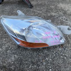 2007-11 Toyota Yaris Right Headlight 