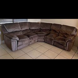 Brown Sectional With 2 Recliners  $375 Cash Only Free Delivery Fresno & Clovis Only 