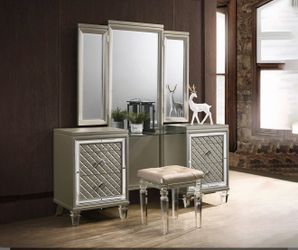 Vanity table and mirror