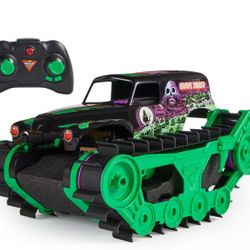 Monster Jam, Official Grave Digger Trax All-Terrain Remote Control Outdoor Vehicle, 1:15 Scale, Kids Toys for Boys and Girls Ages 4-6+