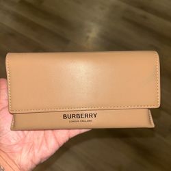 Burberry London sunglasses case (new with everything included)