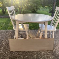 Farmhouse Table and Chairs Set