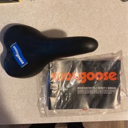 Mongoose Adult Bicycle Seat (10.5 Length x 6 Wide)
