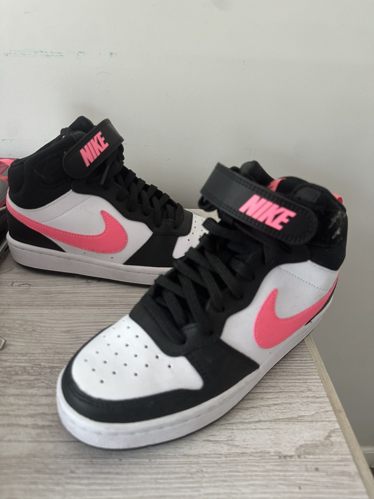 NIKE COURT BOROUGH MID 2 SHOES