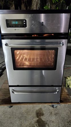 Precioso Horno de gas Maytag de 24 pulgadas de ancho seminuevo listo para usar super limpio trabaja muy bien $200