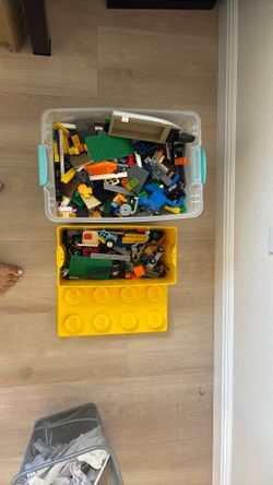 15 Pounds Of Random Lego Pieces With Containers 