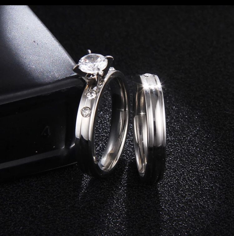 Size 8 great quality non tarnish stainless ring set