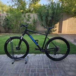 GIANT TALON 1 MOUNTAIN BIKE 29 ER 1 X 10 SPEED SXC32 AIR SHOCK LOCKOUT SUSPENSION LIKE NEW( CHECK MY OTHER BIKES)