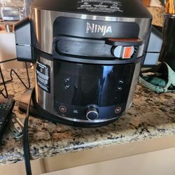 Ninja Air Fryer/pressurecooker/ All In One