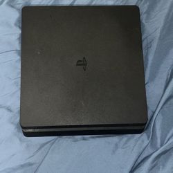 PS4 Slim 