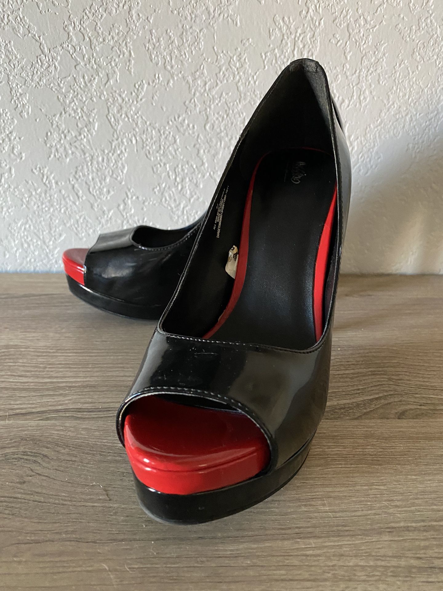Mossimo Black/Red Heels