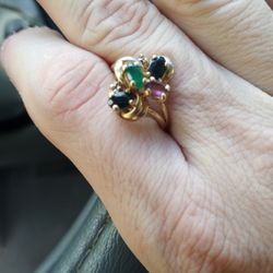 14kt Gold Ring w/ Stones. 3.43 Grams