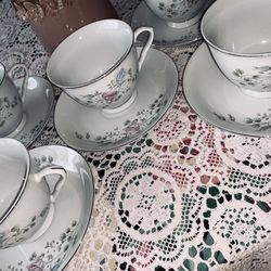 FINE BONE CHINA SET OF 5 CUP & SAUCERS by THE TUSCANY COLLECTION - PATTERN ROSES w/  PLATINUM BORDERS & ACCENTS 
