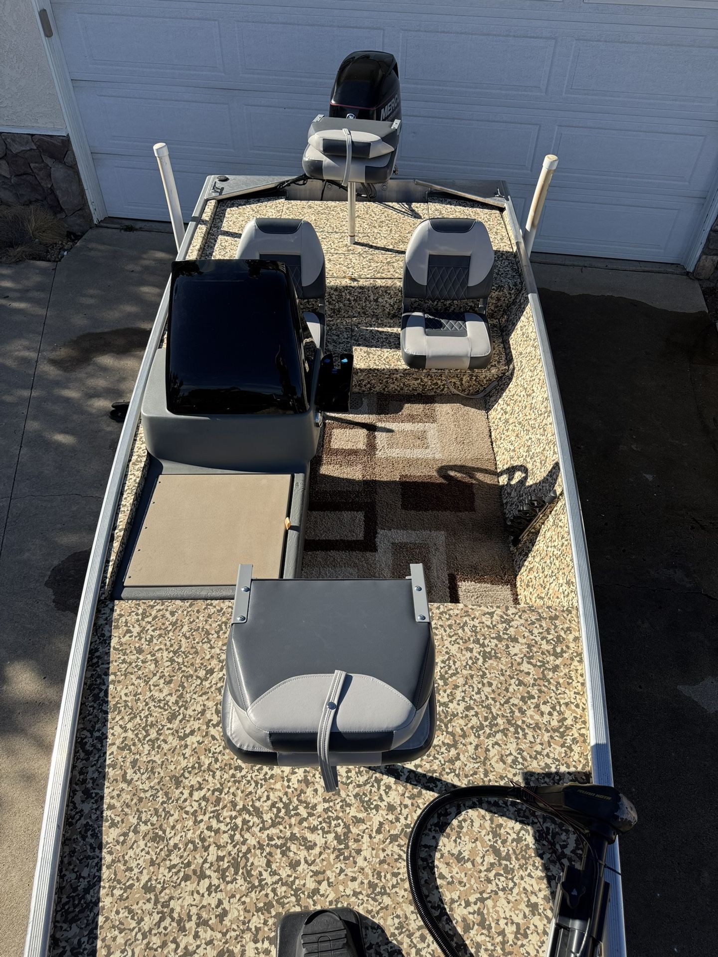 2013 Bass tracker 16’ Pro 160 Live Scope