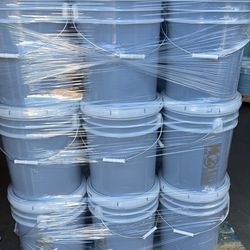 5 Gallon Bucket Of Blue Store brand Liquid Detergent