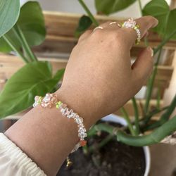 Handmade Flower Bracelet / Pulsera De Flor Hecha A Mano 