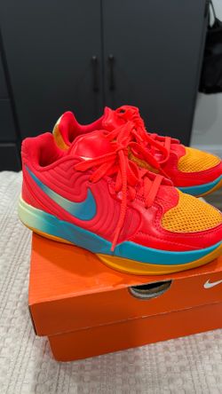Basketball shoes