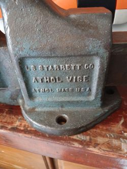 LG starrett co athel vise