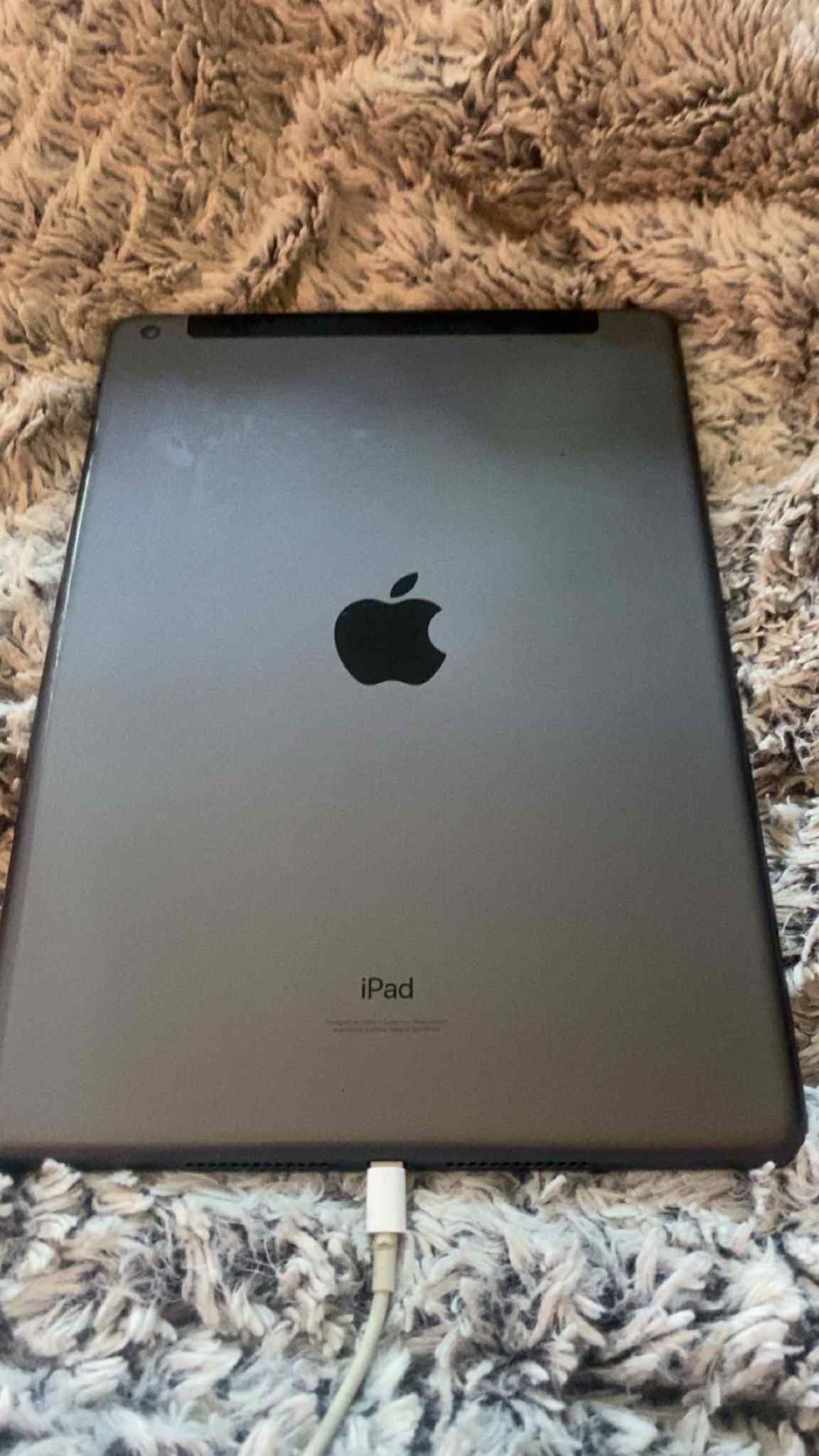 iPad 9th gen, sliver black