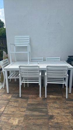 White table and chairs ( outdoor)
