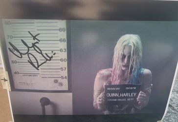 Margot Robbie Autograph