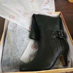 NEW IN BOX BELLA-VITA BOOTS