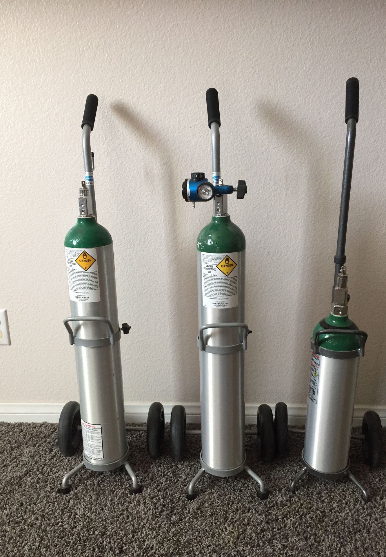 Catalina Oxygen Cylinders, trolleys & regulator