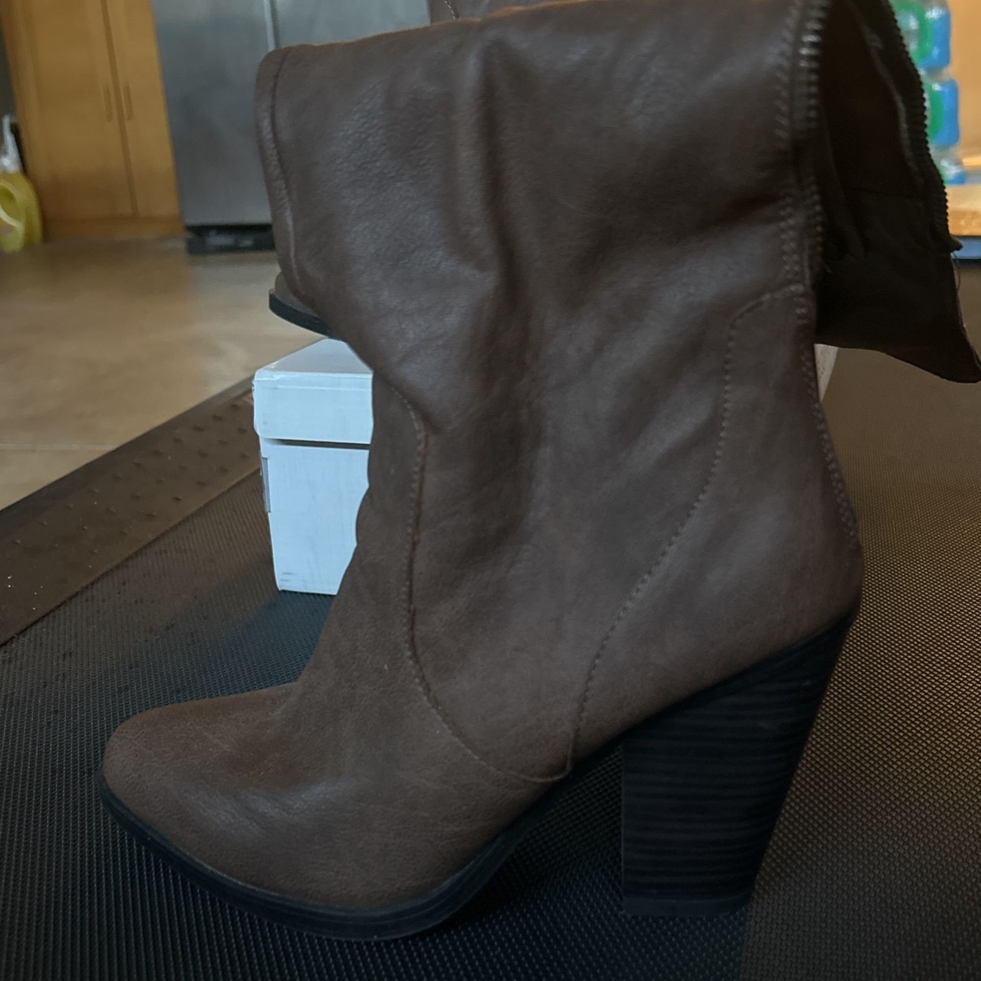 Botas Size 7 Color Café