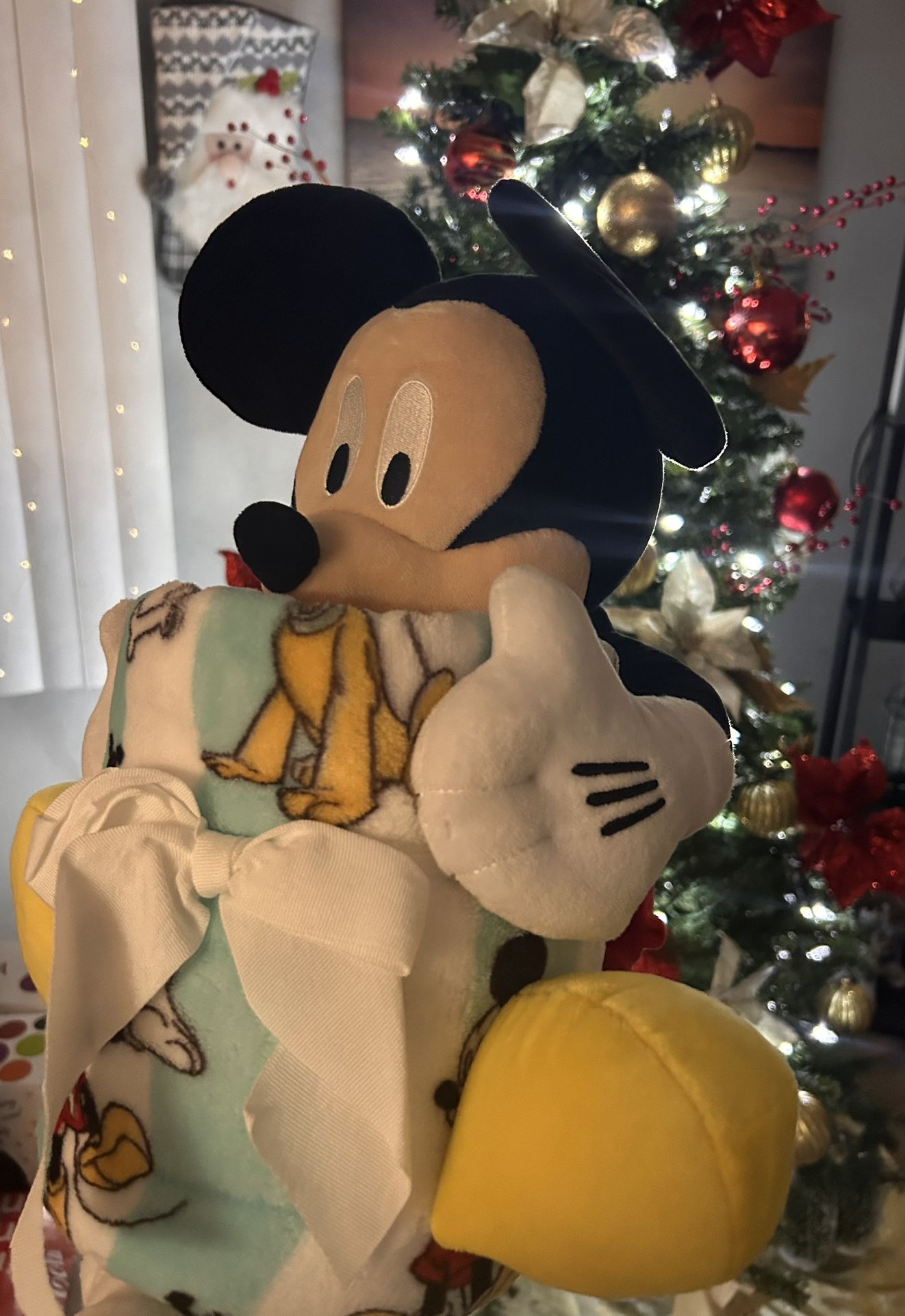 Disney - Mickey Mouse w/Throw Blanket