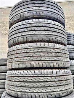 235 55 19 Michelin tires Con 80% de Vida Las 4