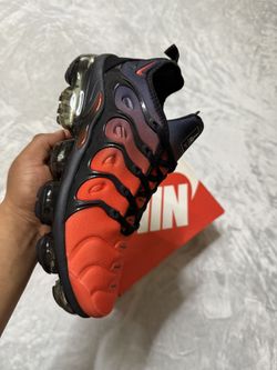 NIKE AIR VAPORMAX PLUS