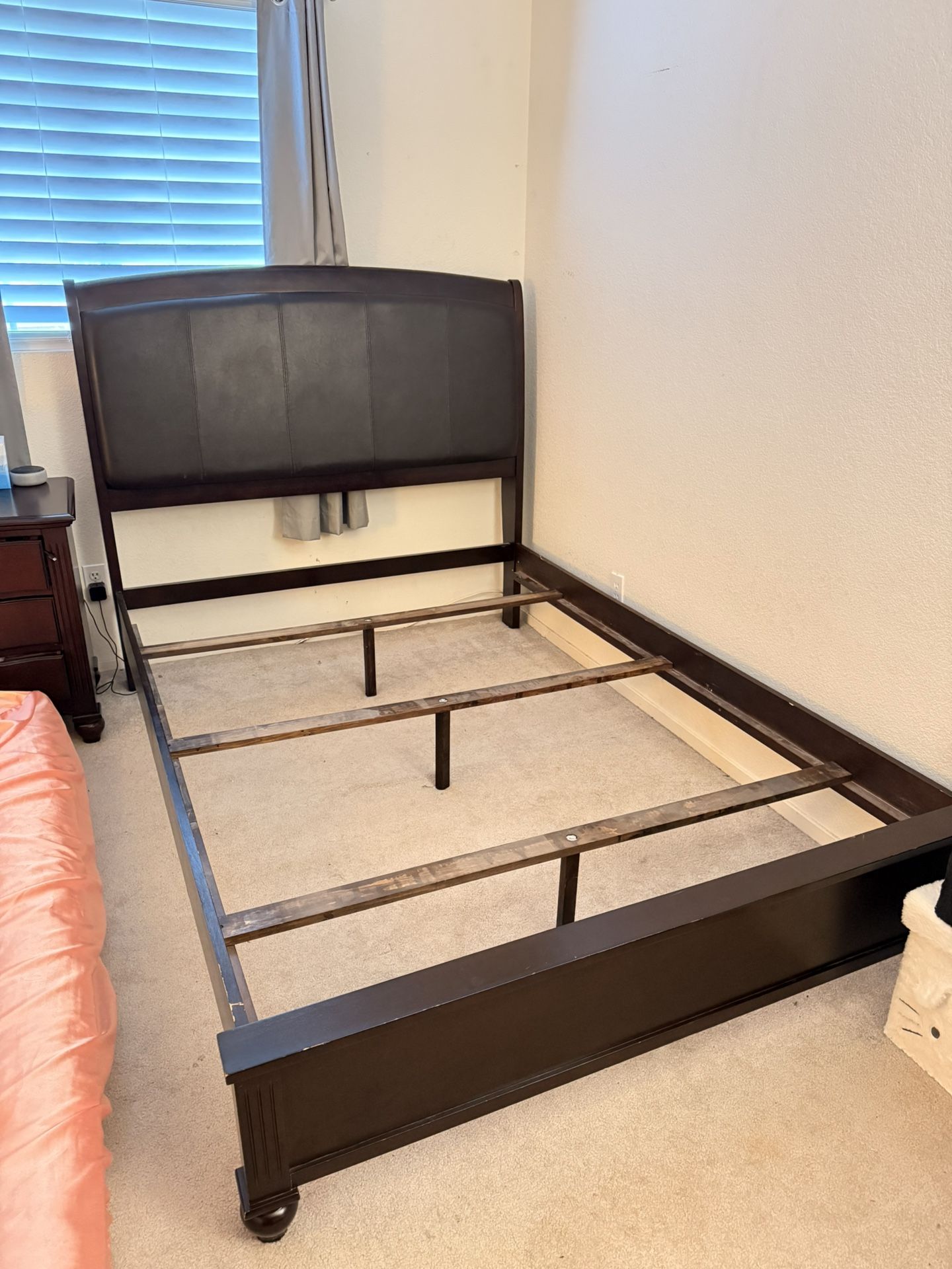 Full Bed Frame Dark wood/Cushion Headboard