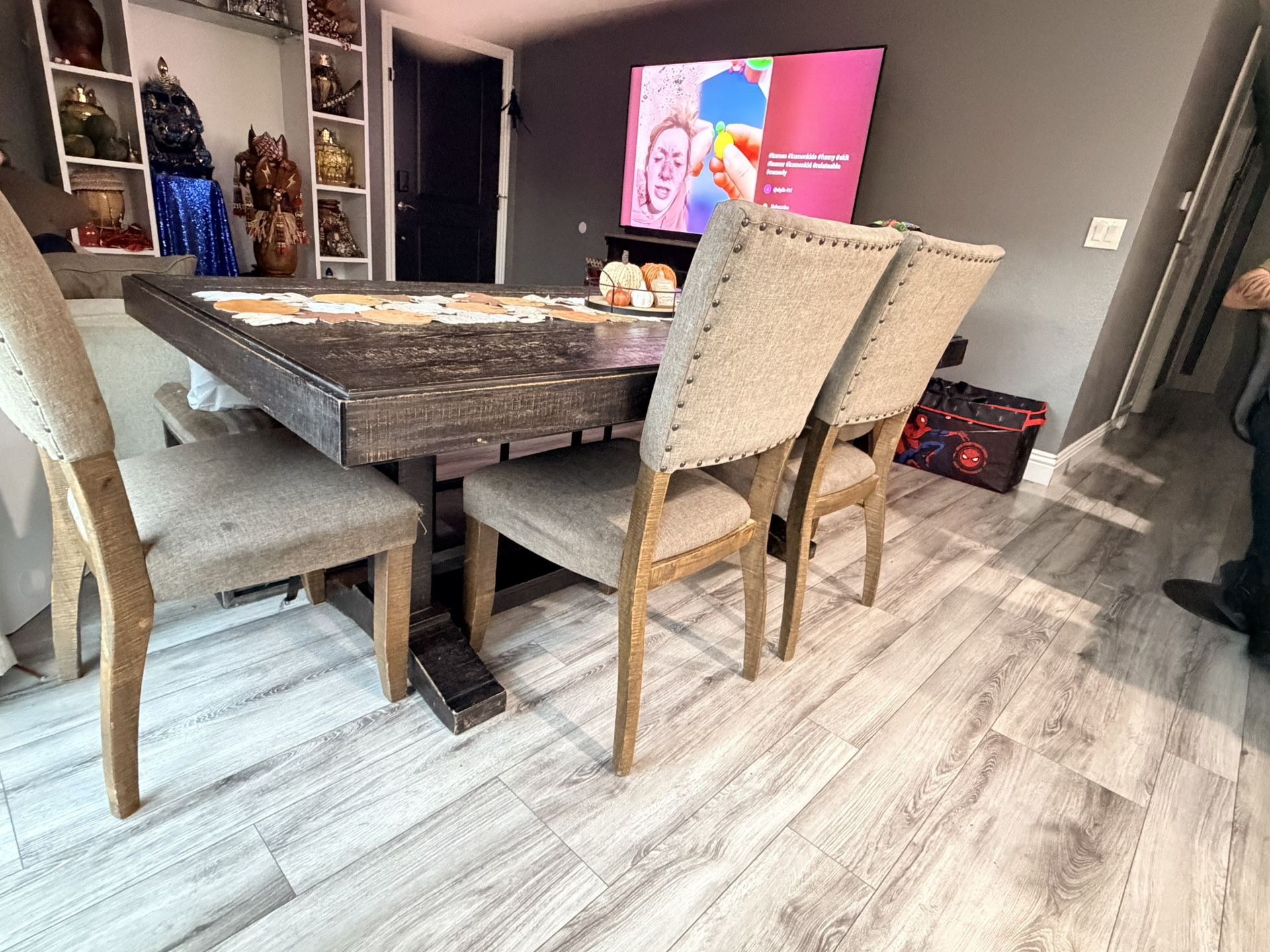 Ashley’s Dining Table Set