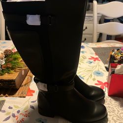Brand new black boots