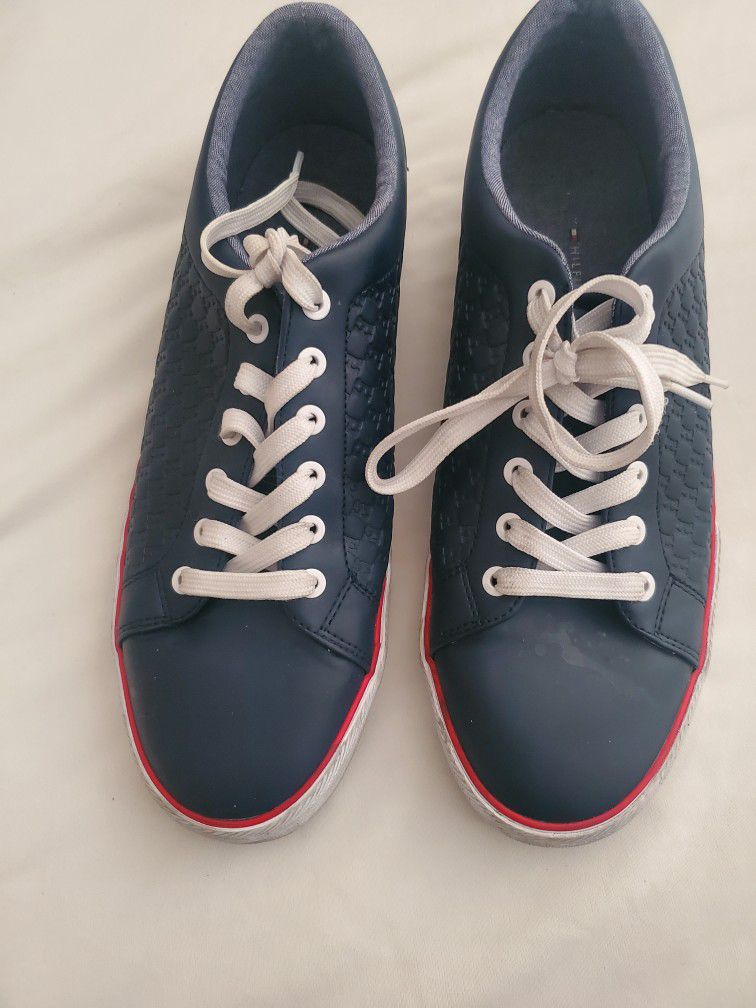 punktum Temerity Afhængighed Pair Of Tommy Hilfiger Navy Blue Tennis Shoes Low Top Size 11 for Sale in  Las Vegas, NV - OfferUp