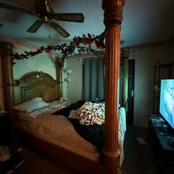 Queen Sized Canopy puzzle Bed NO NAILS NEEDED