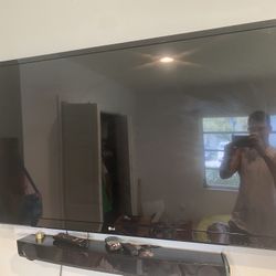 Tv 55 Inc With Wall Mount And Roku 