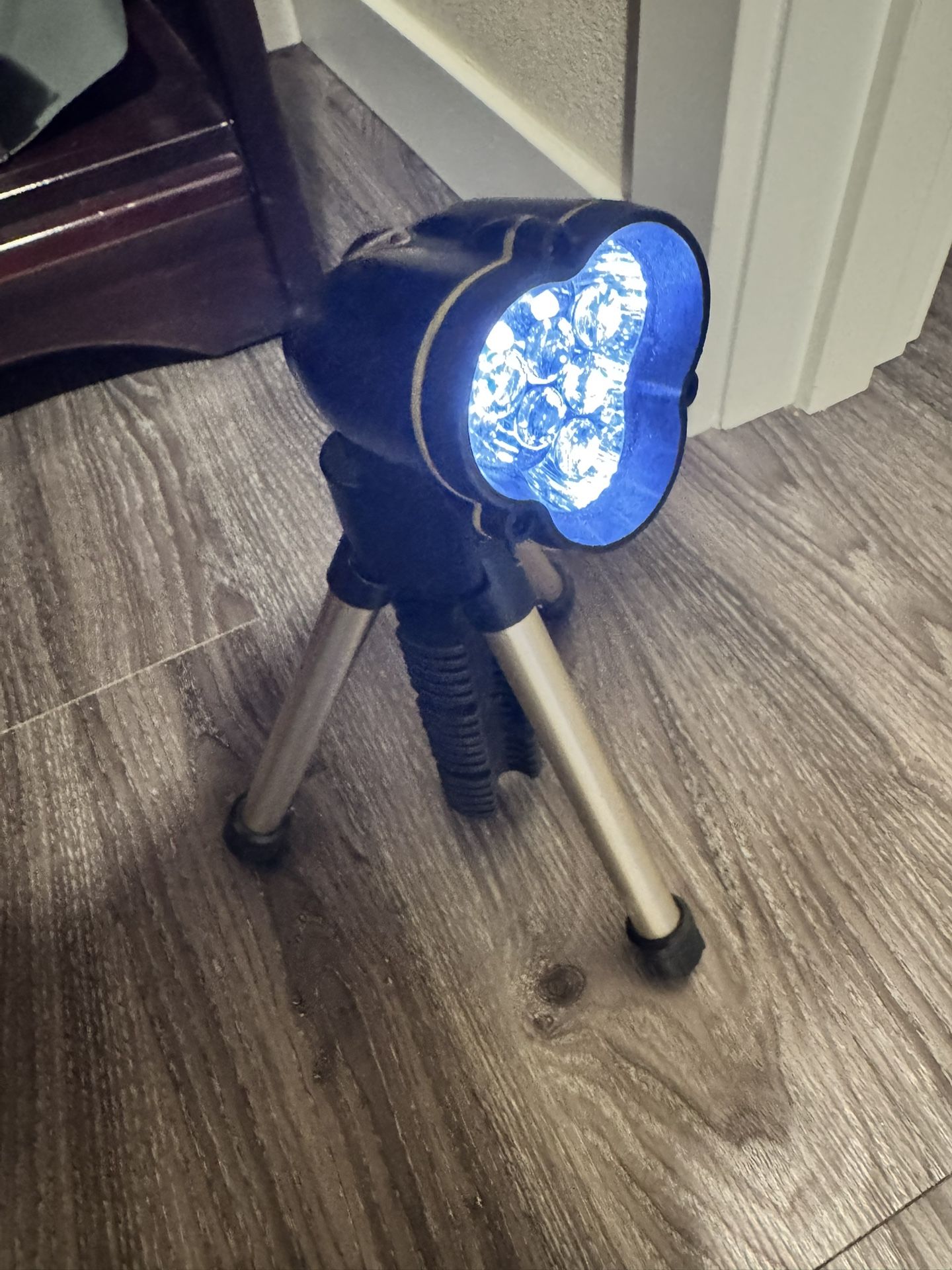 LED flashlight with tripod