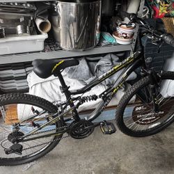 Mongoose Standoff Bike 