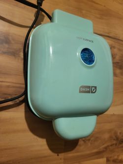 Teal Dash Egg Bite Maker! Includes 4 Non Stick Cups With Handles And Non Slip Grips! Stylish Blue Indicator Light! 