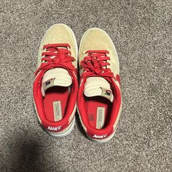 Nike Dunk Low Retro SE Strawberry Waffle