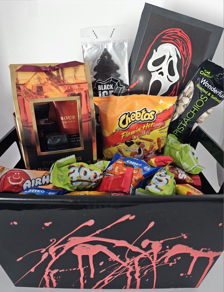 Scream Scary Movie Ghostface halloween boo basket men bath & body works bouron travel gift & snacks 