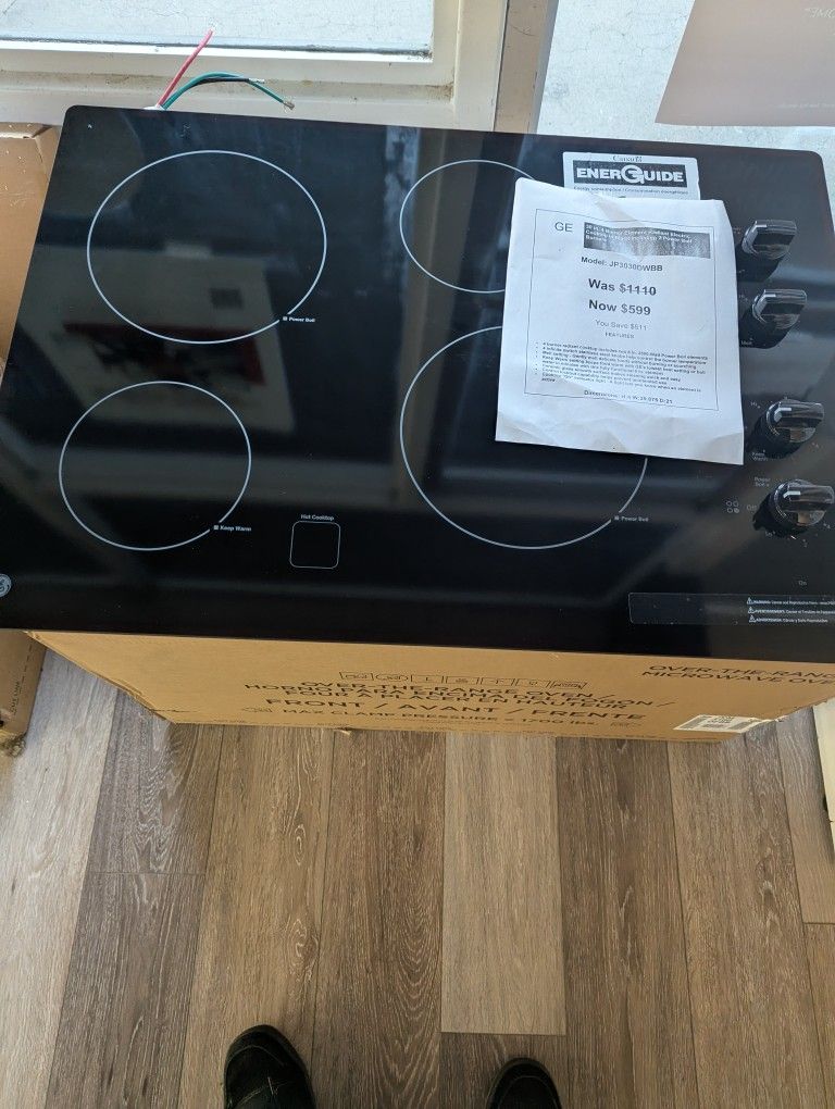 GE 30 In. 4 Burner Element Radiant Electric Cooktop W/ 2 Power Boil Burners.