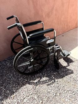 Heavy duty rolling chair with foot rests: 450 lb capacity