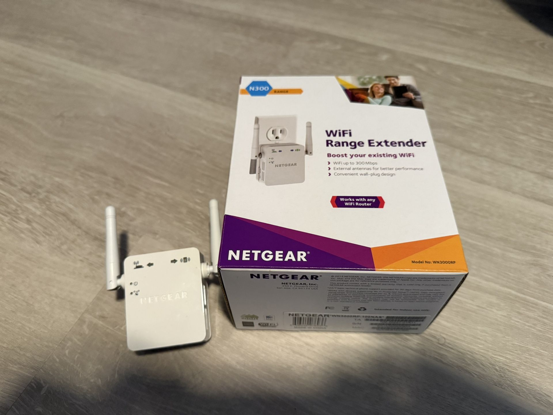NETGEAR - Dual-band WiFi Range Extender - Essentials Edition, 1.2Gbps, Wall-plug, External Antennas - White