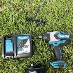 Like new Makita 18v impact wrench 3/4” kit
