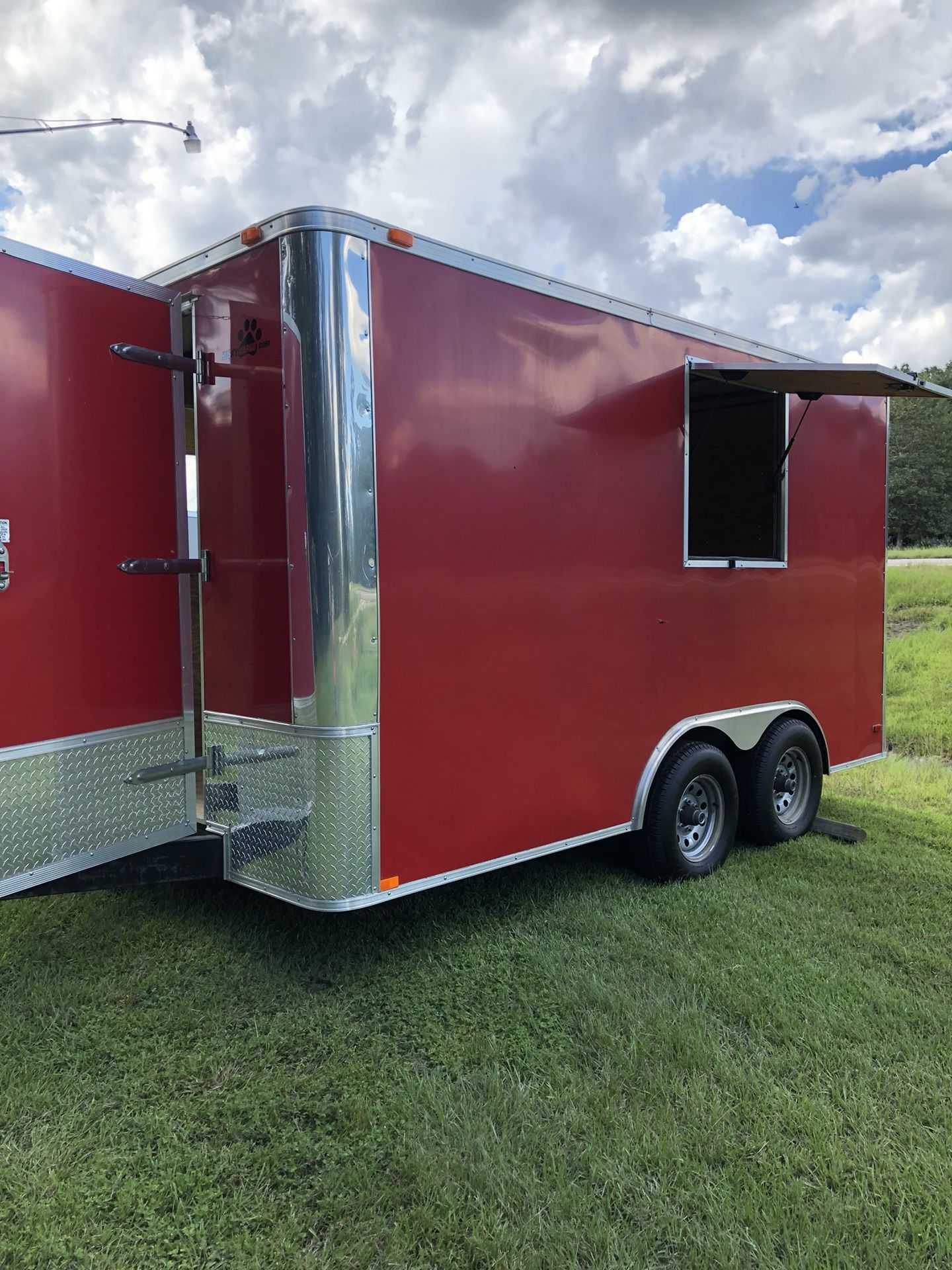 2013 Husky cargo concession trailer