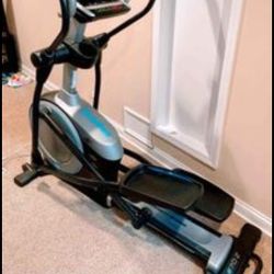 NORDICTRACK E 7 OZ ELLIPTICAL MACHINE ( LIKE NEW & DELIVERY AVAILABLE TODAY)