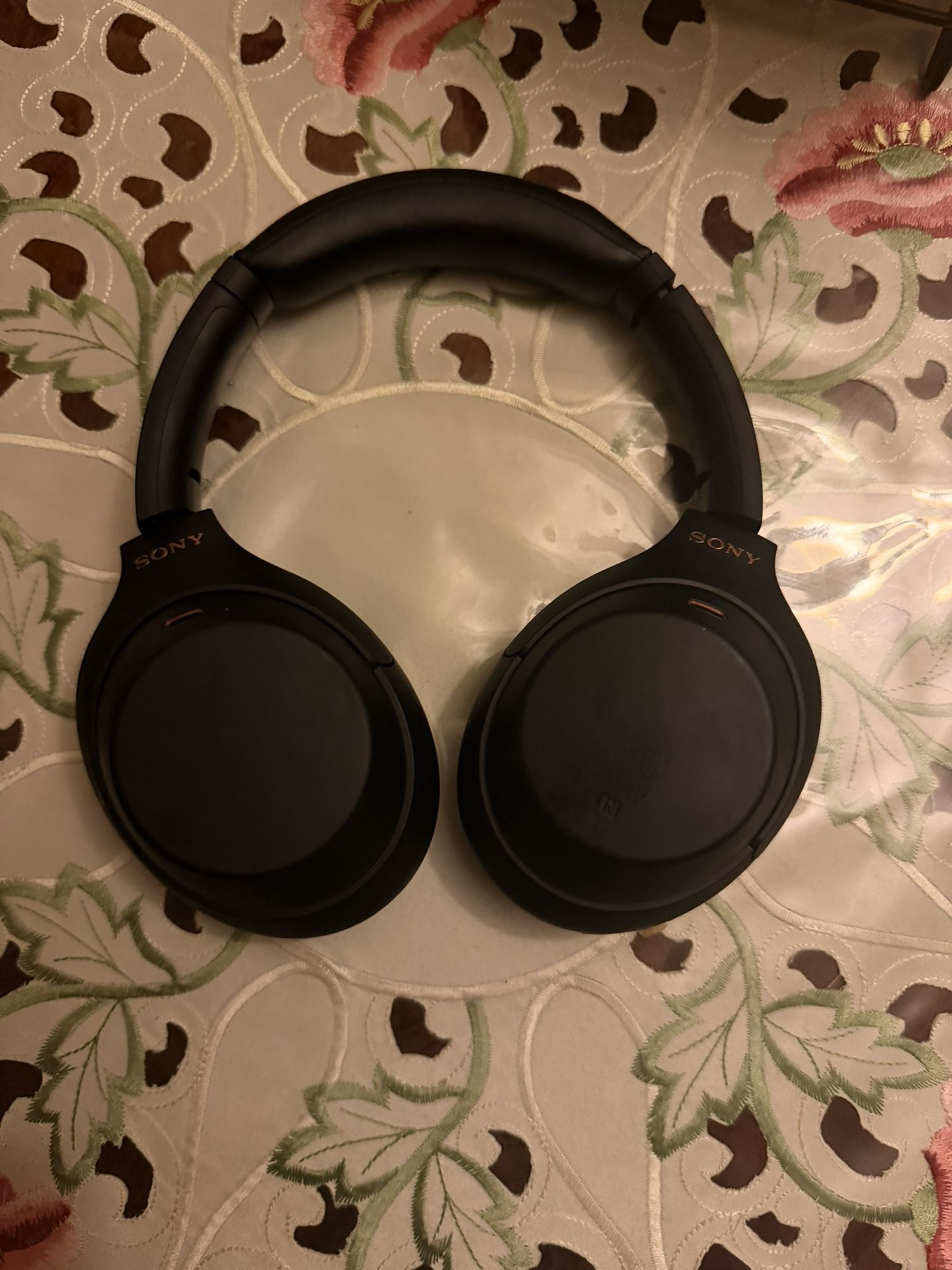 Sony WH-1000XM4 Wireless Noise-Cancelling Headphones (Like New)